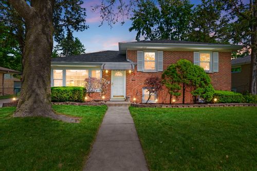 913 S Mitchell Ave, Elmhurst, IL, 60126-4858 | Card Image