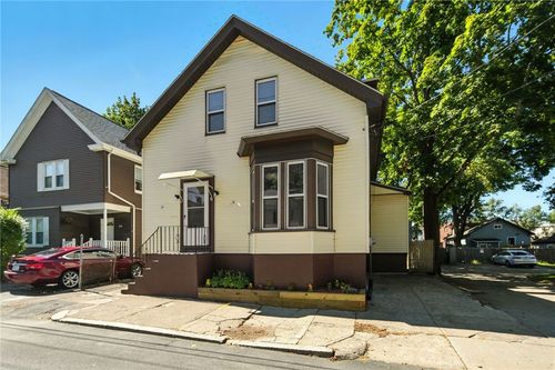 32 Carver St, Pawtucket, RI, 02860-6006 | Card Image