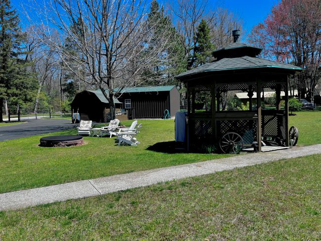 6750 E Us Highway 10, House other with 4 bedrooms, 4 bathrooms and null parking in Walhalla MI | Image 4