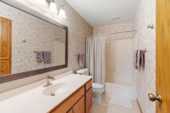 Upper level full bath | Image 20