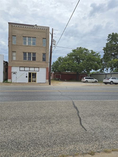 306 S Seaman St, Eastland, TX, 76448-2748 | Card Image