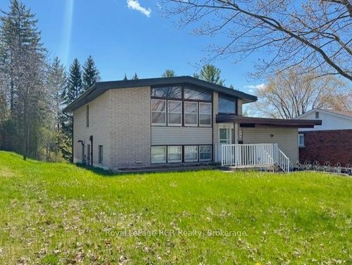 49 7th St, Hanover, ON, N4N1G3 | Card Image