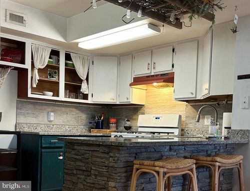 apt-201-9200 Azure Ct, MANASSAS, VA, 20110-5765 | Card Image