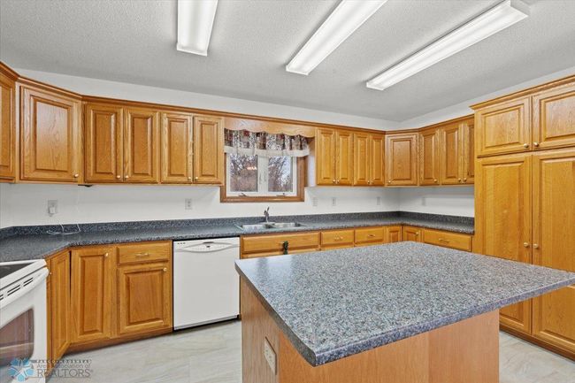 Kitchen | Image 7