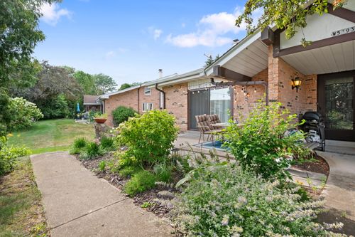 N16W5393 Garfield Ct, Cedarburg, WI, 53012-2951 | Card Image