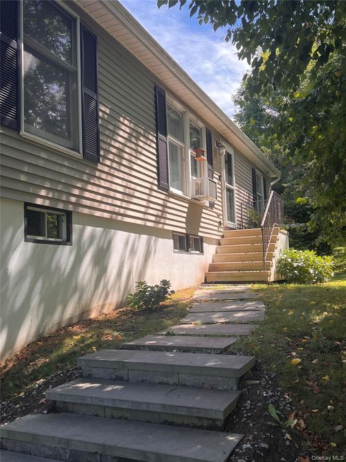5 Red Cedar Ln, Millerton, NY, 12546-4656 | Card Image