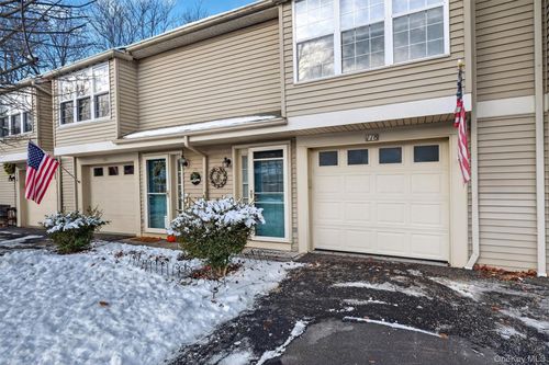 118 Elmcrest Dr, Fishkill, NY, 12524-3319 | Card Image