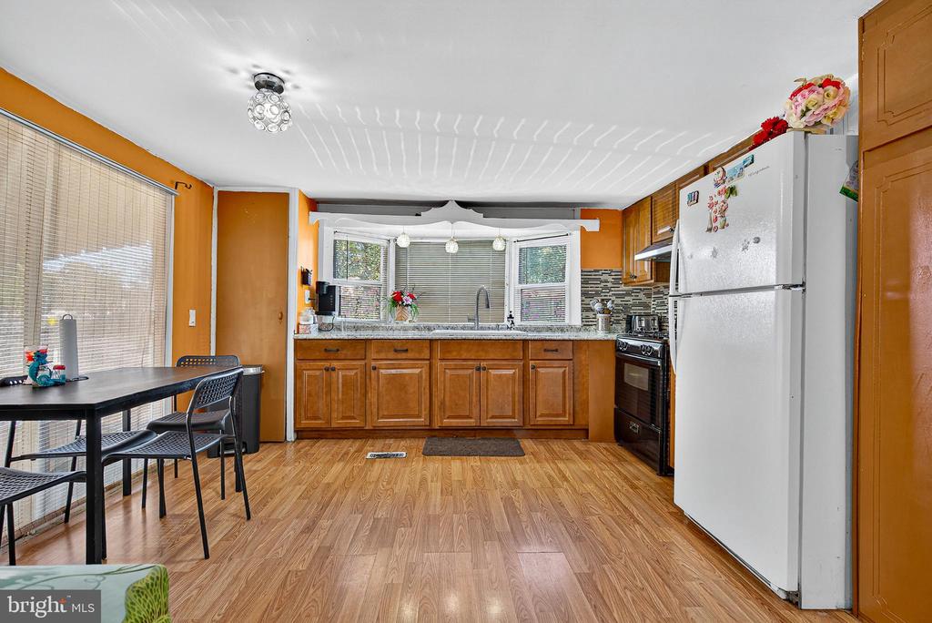 Residential in MIDDLE RIVER 5