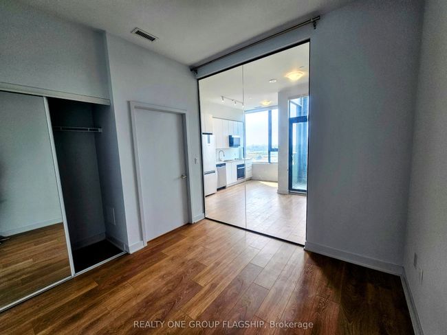 2008 - 2920 Highway 7, Condo with 2 bedrooms, 1 bathrooms and null parking in Vaughan ON | Image 5