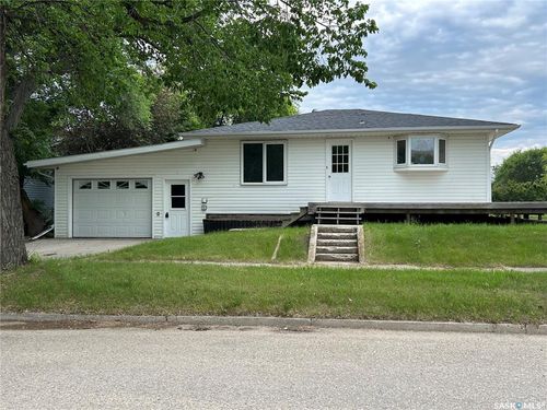 516 First Ave E, Lampman, SK, S0C1N0 | Card Image