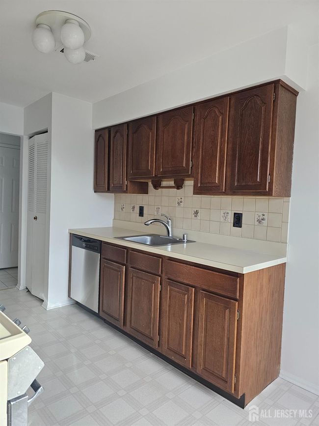 E - 144 Beverly Hill Ter, Townhouse with 1 bedrooms, 1 bathrooms and null parking in Woodbridge NJ | Image 8