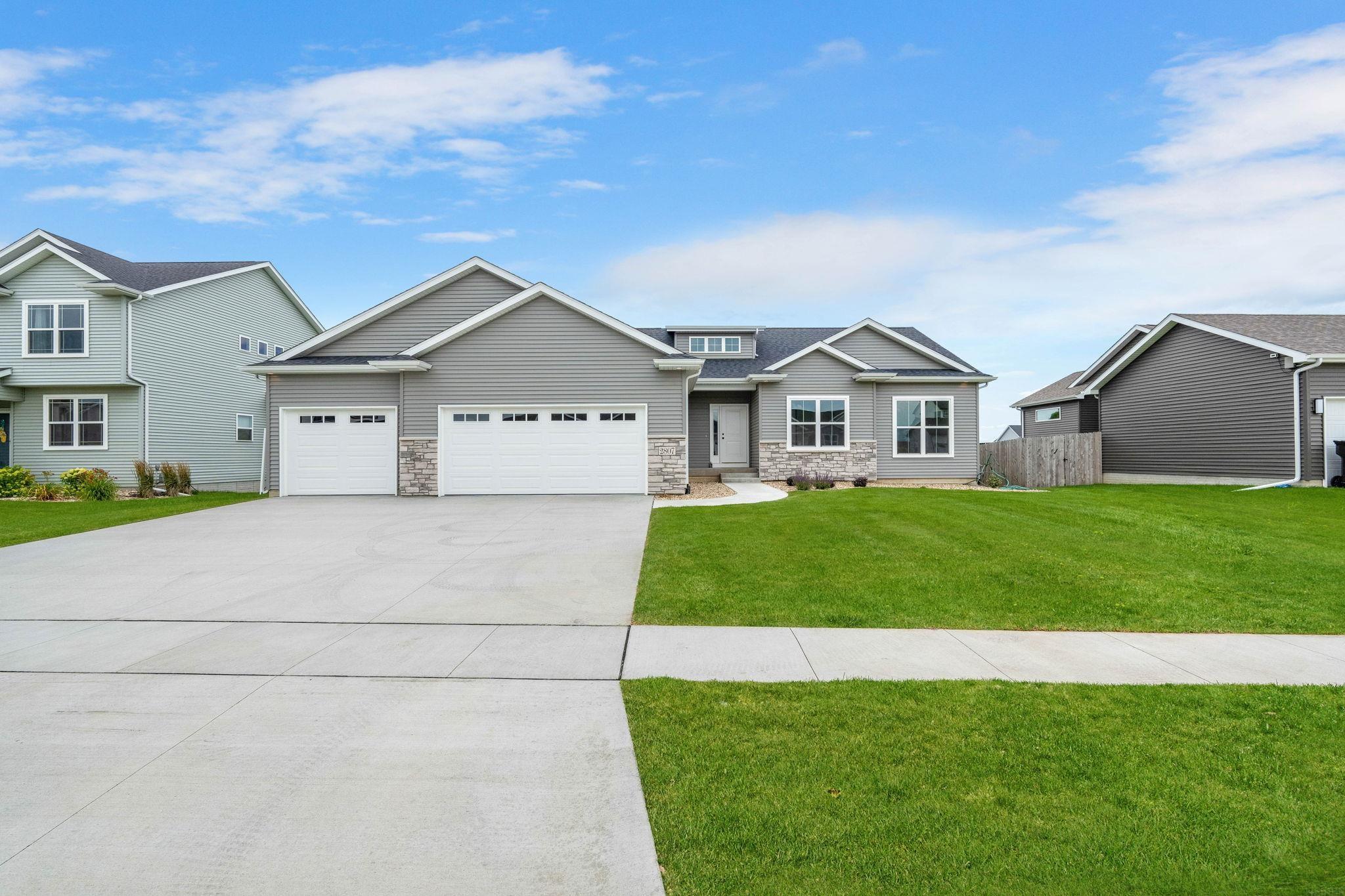 Maple Grove Dr, Cedar Falls, IA 50613