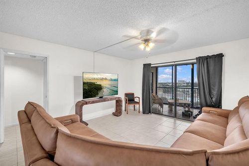 apt-903-2202 S Cypress Bend Dr, Pompano Beach, FL, 33069-4435 | Card Image