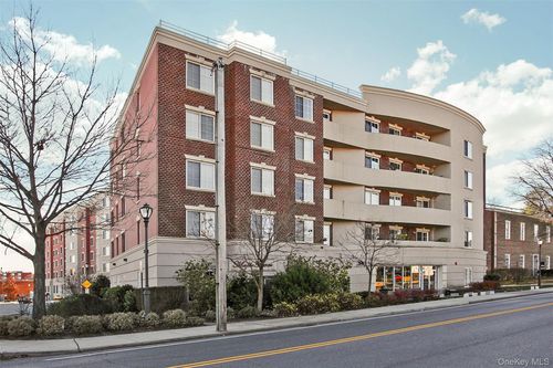 504-242 Maple Ave, Westbury, NY, 11590-3277 | Card Image
