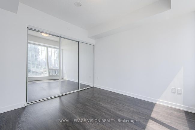 2104 - 10 York St, Condo with 2 bedrooms, 1 bathrooms and null parking in Toronto ON | Image 21