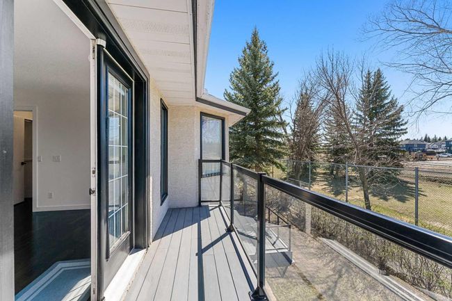 919 Shawnee Dr Sw, House other with 5 bedrooms, 4 bathrooms and 4 parking in Calgary AB | Image 28