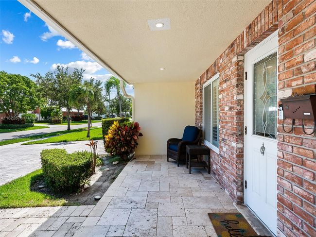 2721 Ne 45 Th St, House other with 2 bedrooms, 2 bathrooms and null parking in Lighthouse Point FL | Image 4