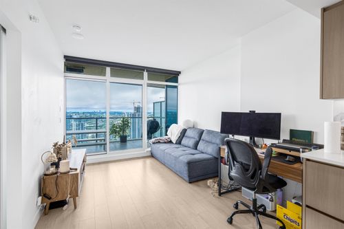 3910 - 4880 Lougheed Highway, Condo with 1 bedrooms, 1 bathrooms and 1 parking in Burnaby BC | Card Image
