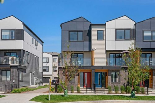 8562 19 Ave Se, Calgary, AB, T2A0M8 | Card Image