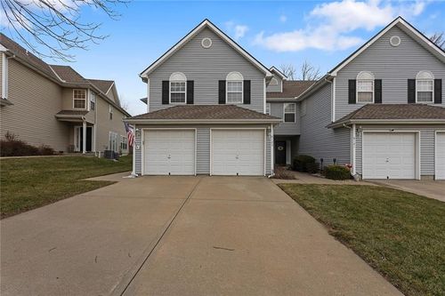 8123 N Lawn Ave, Kansas City, MO, 64119-1049 | Card Image