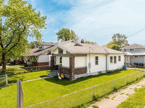 221 W Memorial Drive, Muncie, IN, 47302 | Card Image