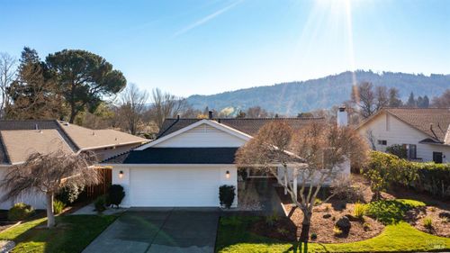 8911 Oakmont Dr, Santa Rosa, CA, 95409-6439 | Card Image
