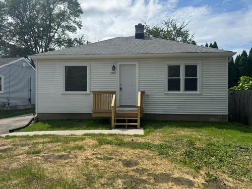 5241 S 51st St, Greenfield, WI, 53220-5045 | Card Image