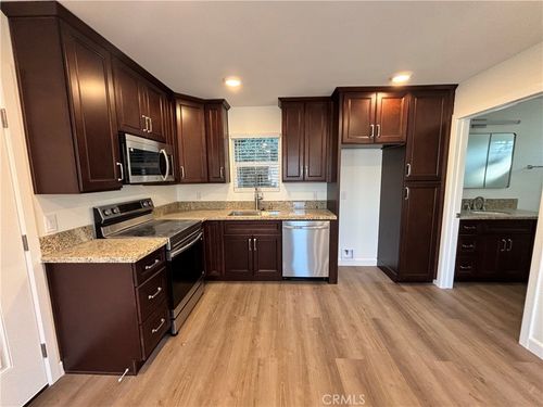 b-520 W Route 66, Glendora, CA, 91740 | Card Image