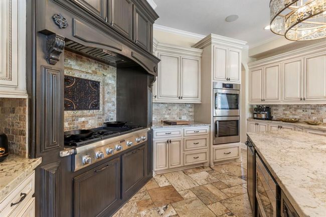Chef's Delight: Premium Thermador Gas Range | Image 14
