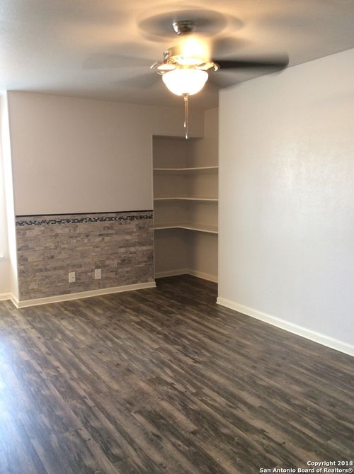 top-right-side-unit-10551 Starcrest Dr, San Antonio, TX, 78217-2876 | Card Image
