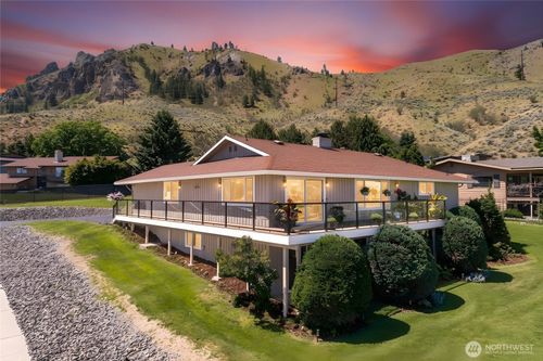 1202 S Hills Drive, Wenatchee, WA, 98801 | Card Image