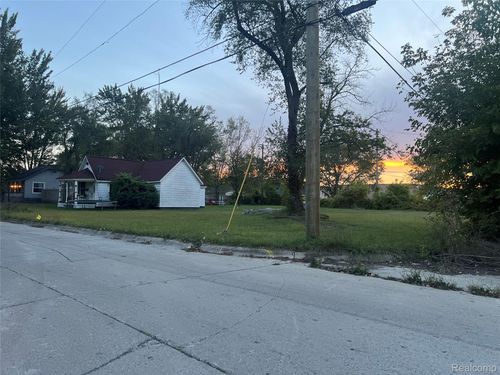 720 Magnolia Dr, Inkster, MI, 48141-3311 | Card Image