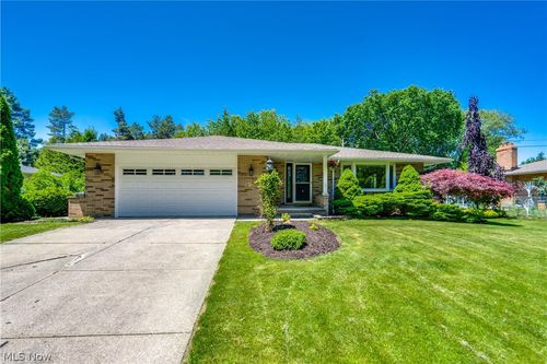 9942 Vista Dr, North Royalton, OH, 44133-2323 | Card Image
