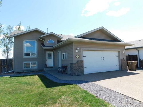 136 Meadowbrook Drive E, Brooks, AB, T1R1N8 | Card Image