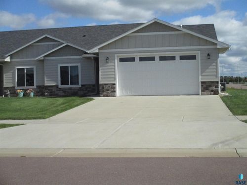 5408 E Wonder St, Sioux Falls, SD, 57108-3182 | Card Image