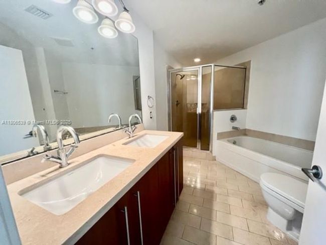 APT-1219 - 1111 Sw 1 St Ave, Condo with 2 bedrooms, 2 bathrooms and null parking in Miami FL | Image 5