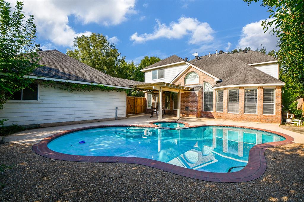 Water Edge Ln, Katy, TX 77494
