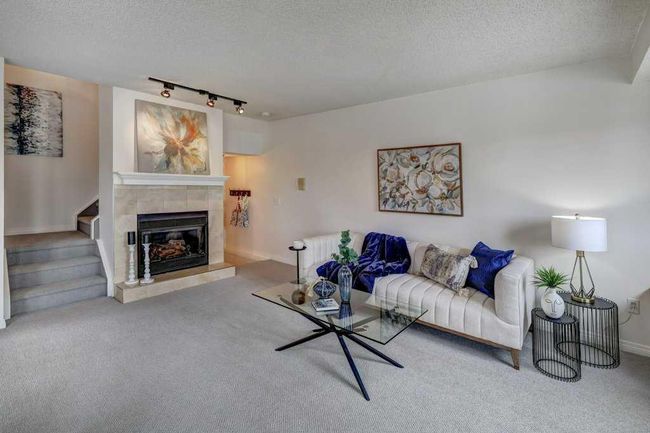 1405 22 Avenue Sw, Home with 2 bedrooms, 2 bathrooms and 2 parking in Calgary AB | Image 4