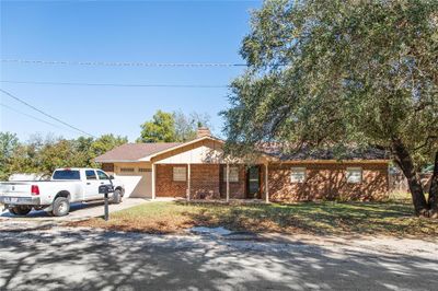 709 E Ham Avenue, House other with 3 bedrooms, 1 bathrooms and null parking in De Leon TX | Image 2