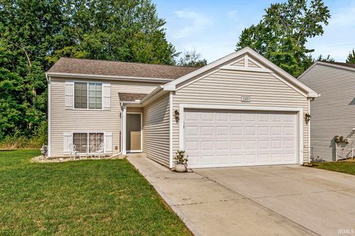 3309 Chapel Hill Dr W, Mishawaka, IN, 46545-9303 | Card Image