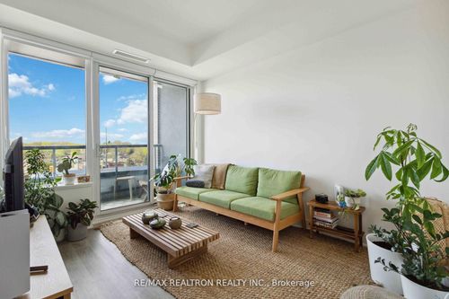 315-185 Deerfield Rd, Newmarket, ON, L3Y0G7 | Card Image