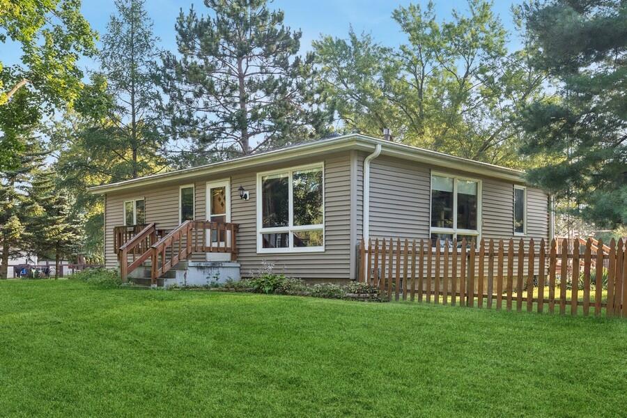 Jasmine Dr, Genoa City, WI 53128