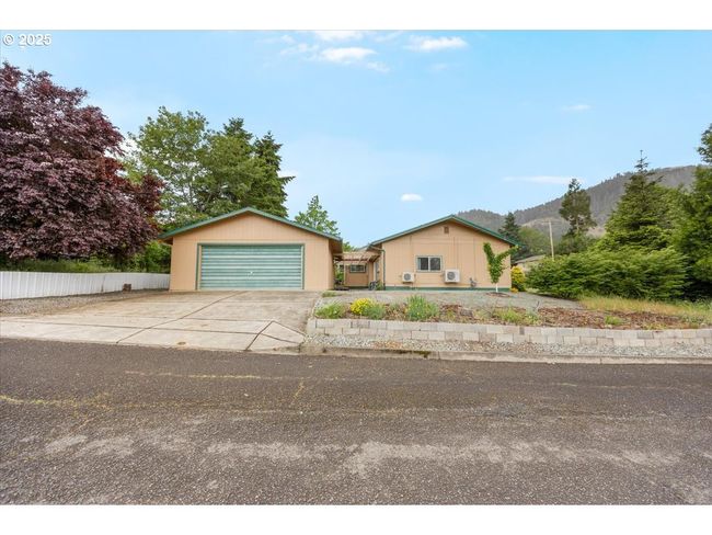 744 Ne Craig St, House other with 4 bedrooms, 3 bathrooms and 2 parking in Myrtle Creek OR | Image 30