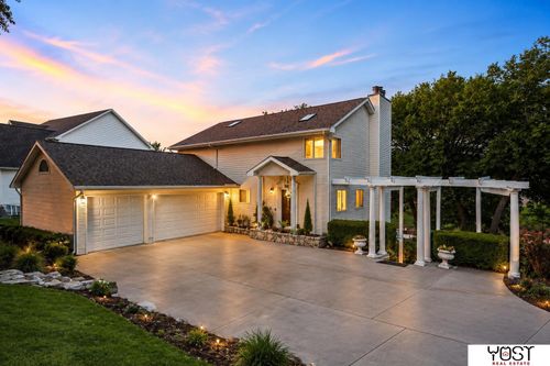 8932 Cass Cir, Plattsmouth, NE, 68048-4745 | Card Image