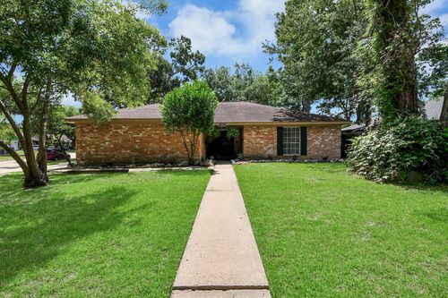 6010 Black Gum Dr, Houston, TX, 77092-1221 | Card Image
