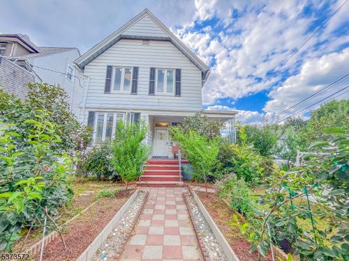 39 Pangborn Pl, Hackensack, NJ, 07601-4506 | Card Image