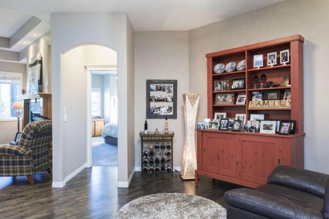 12 Valley Ponds Place Nw, Home with 4 bedrooms, 3 bathrooms and 4 parking in Calgary AB | Image 7