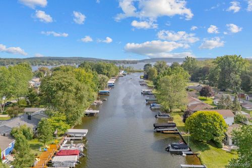 11026 Colony Rd, Pinckney, MI, 48169-8864 | Card Image