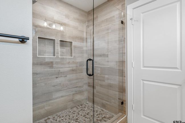 16218 Crossing Cir, House other with 3 bedrooms, 2 bathrooms and null parking in Lindale TX | Image 21