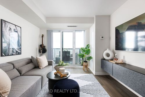807-8 Trent Ave, Toronto, ON, M4C0A6 | Card Image